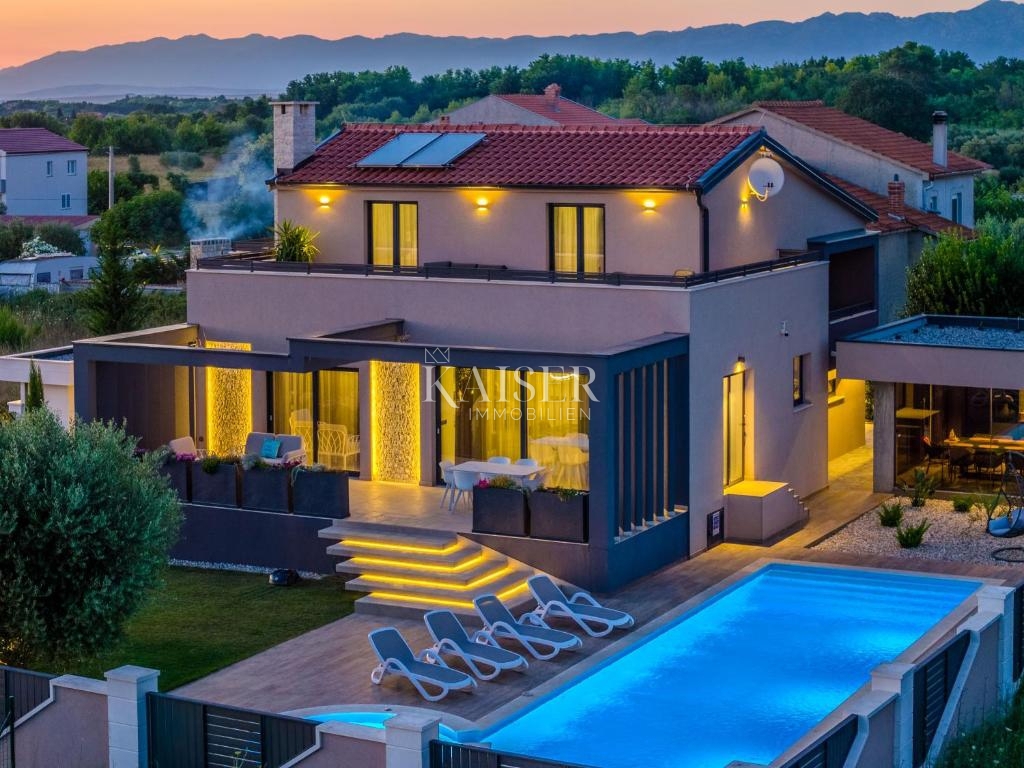 Zara, Privlaka – Villa moderna circondata da ulivi, vigneti e campi infiniti che si fondono con l’orizzonte del mare