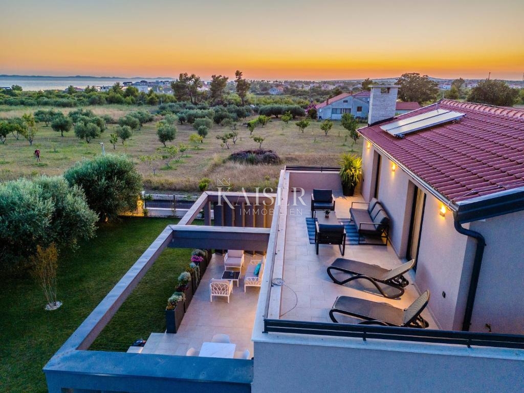 Zara, Privlaka – Villa moderna circondata da ulivi, vigneti e campi infiniti che si fondono con l’orizzonte del mare