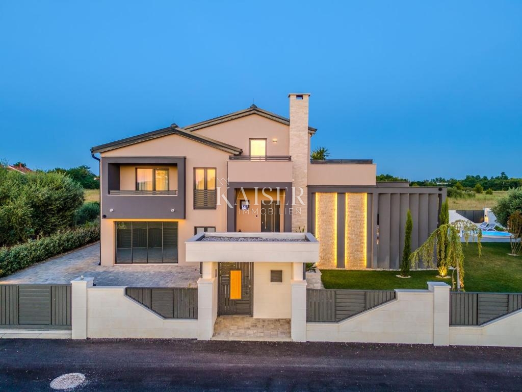 Zara, Privlaka – Villa moderna circondata da ulivi, vigneti e campi infiniti che si fondono con l’orizzonte del mare