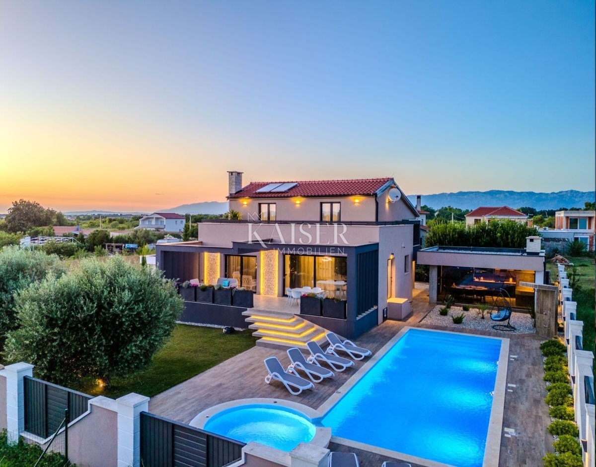 Zara, Privlaka – Villa moderna circondata da ulivi, vigneti e campi infiniti che si fondono con l’orizzonte del mare