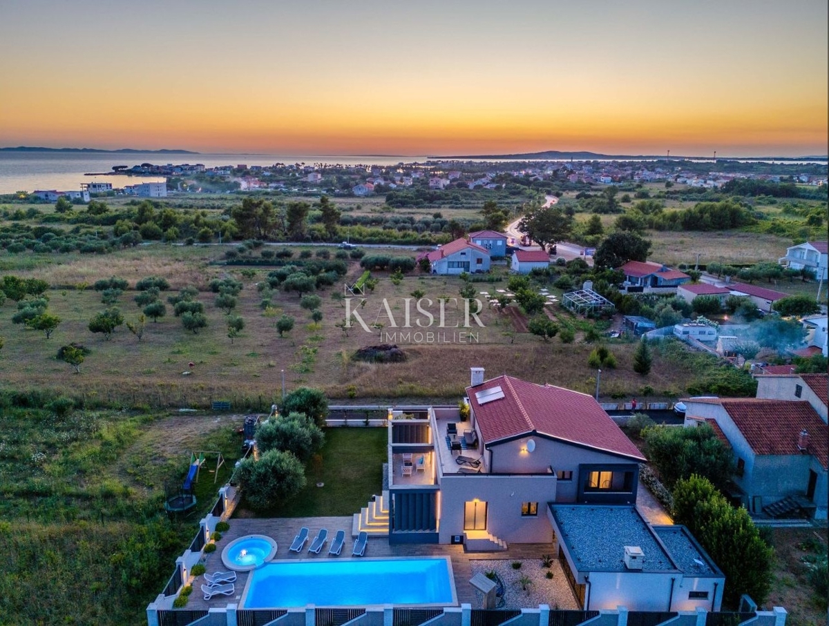 Zara, Privlaka – Villa moderna circondata da ulivi, vigneti e campi infiniti che si fondono con l’orizzonte del mare