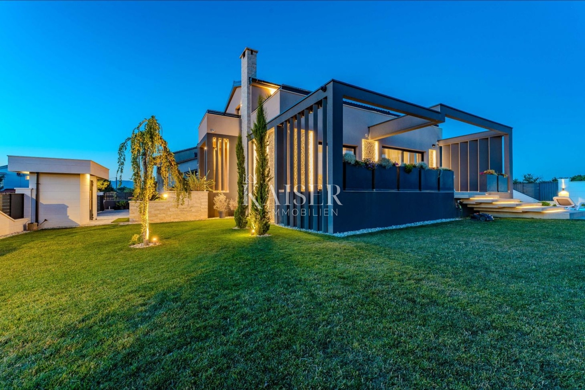 Zara, Privlaka – Villa moderna circondata da ulivi, vigneti e campi infiniti che si fondono con l’orizzonte del mare