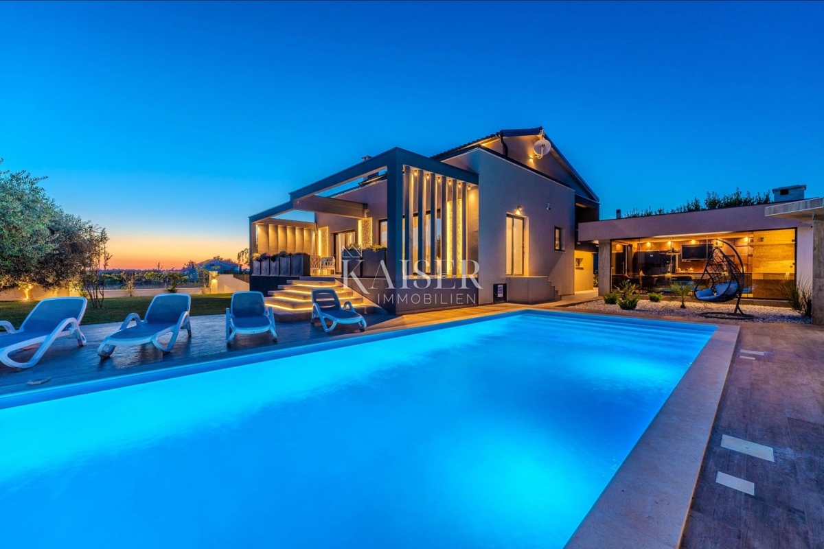 Zara, Privlaka – Villa moderna circondata da ulivi, vigneti e campi infiniti che si fondono con l’orizzonte del mare