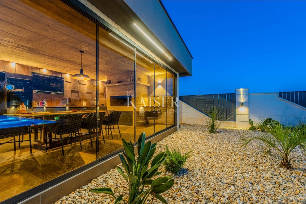 Zara, Privlaka – Villa moderna circondata da ulivi, vigneti e campi infiniti che si fondono con l’orizzonte del mare