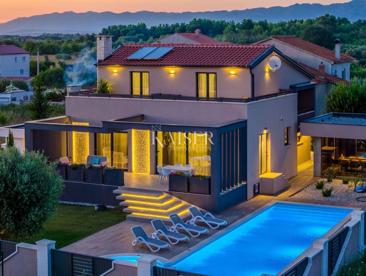 Zara, Privlaka – Villa moderna circondata da ulivi, vigneti e campi infiniti che si fondono con l’orizzonte del mare