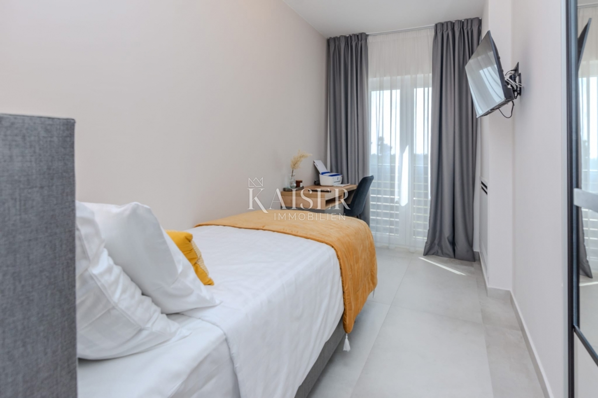 Zara, Privlaka – Villa moderna circondata da ulivi, vigneti e campi infiniti che si fondono con l’orizzonte del mare