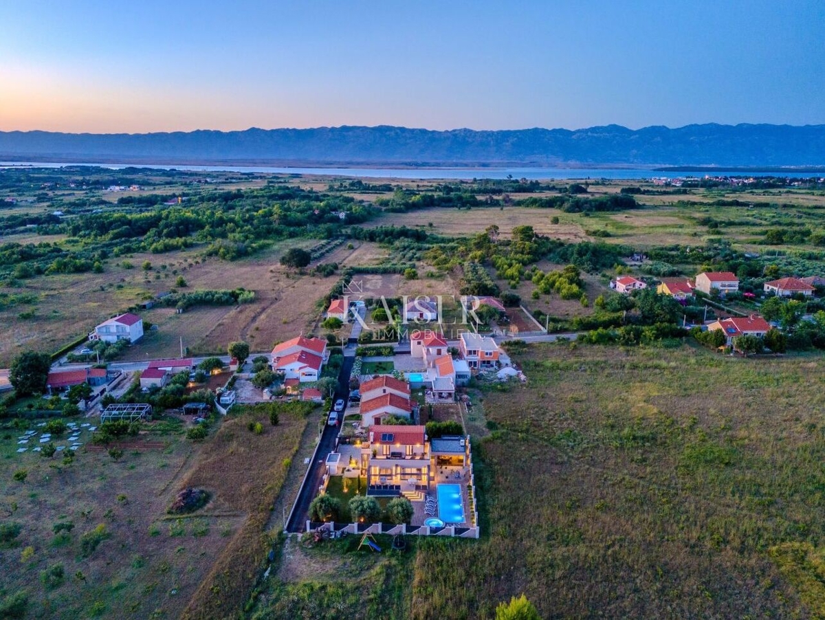 Zara, Privlaka – Villa moderna circondata da ulivi, vigneti e campi infiniti che si fondono con l’orizzonte del mare