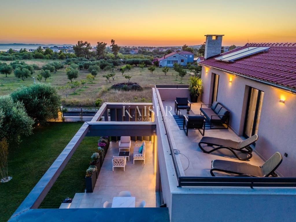 Zara, Privlaka – Villa moderna circondata da ulivi, vigneti e campi infiniti che si fondono con l’orizzonte del mare