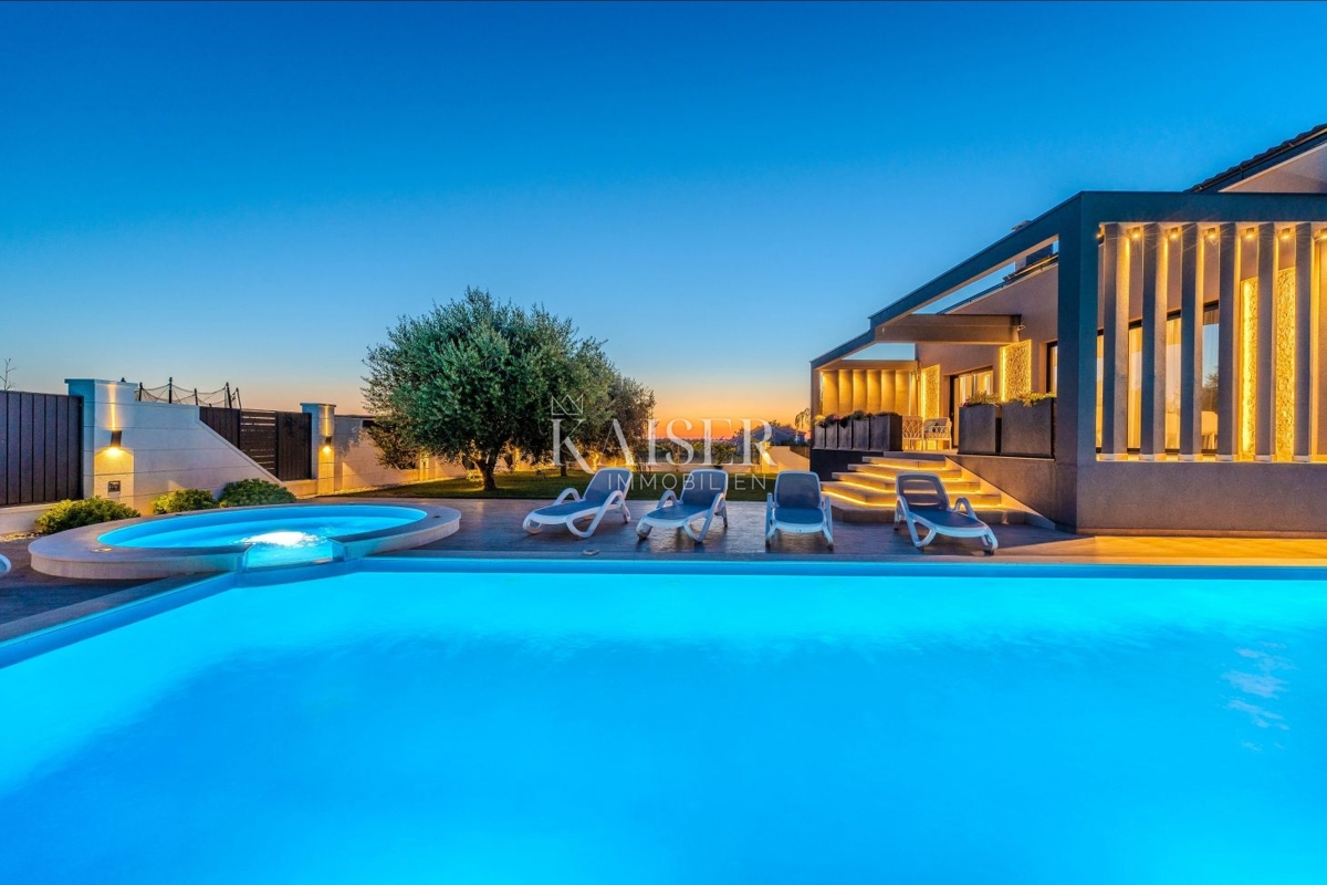 Zara, Privlaka – Villa moderna circondata da ulivi, vigneti e campi infiniti che si fondono con l’orizzonte del mare