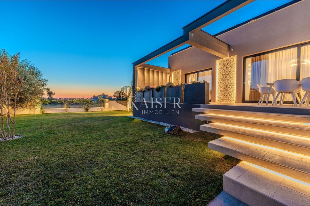 Zara, Privlaka – Villa moderna circondata da ulivi, vigneti e campi infiniti che si fondono con l’orizzonte del mare