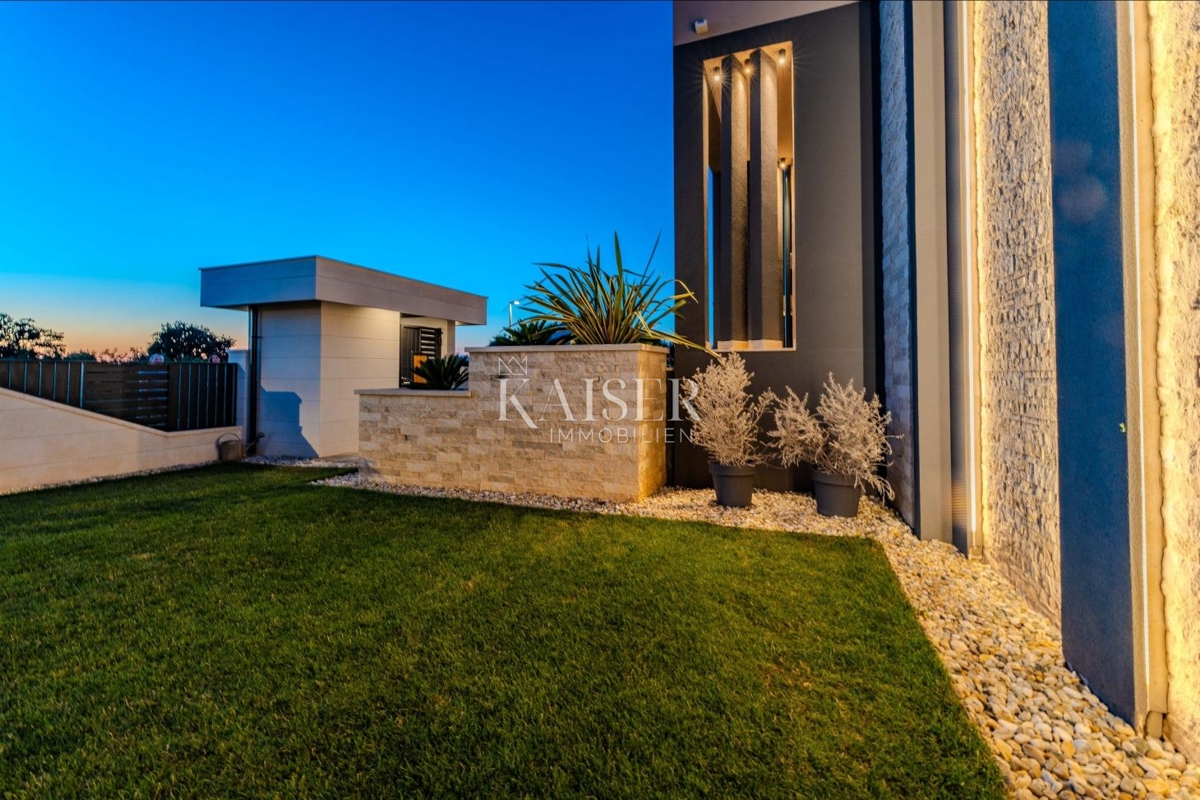 Zara, Privlaka – Villa moderna circondata da ulivi, vigneti e campi infiniti che si fondono con l’orizzonte del mare