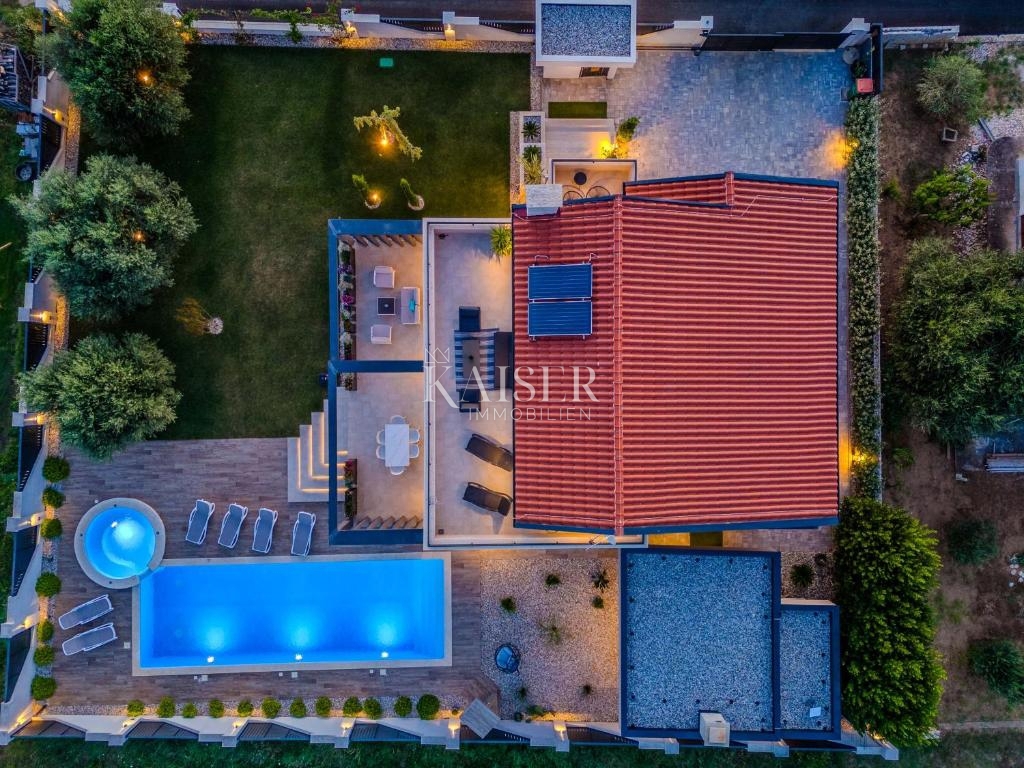 Zara, Privlaka – Villa moderna circondata da ulivi, vigneti e campi infiniti che si fondono con l’orizzonte del mare