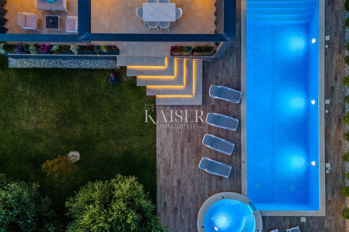 Zara, Privlaka – Villa moderna circondata da ulivi, vigneti e campi infiniti che si fondono con l’orizzonte del mare