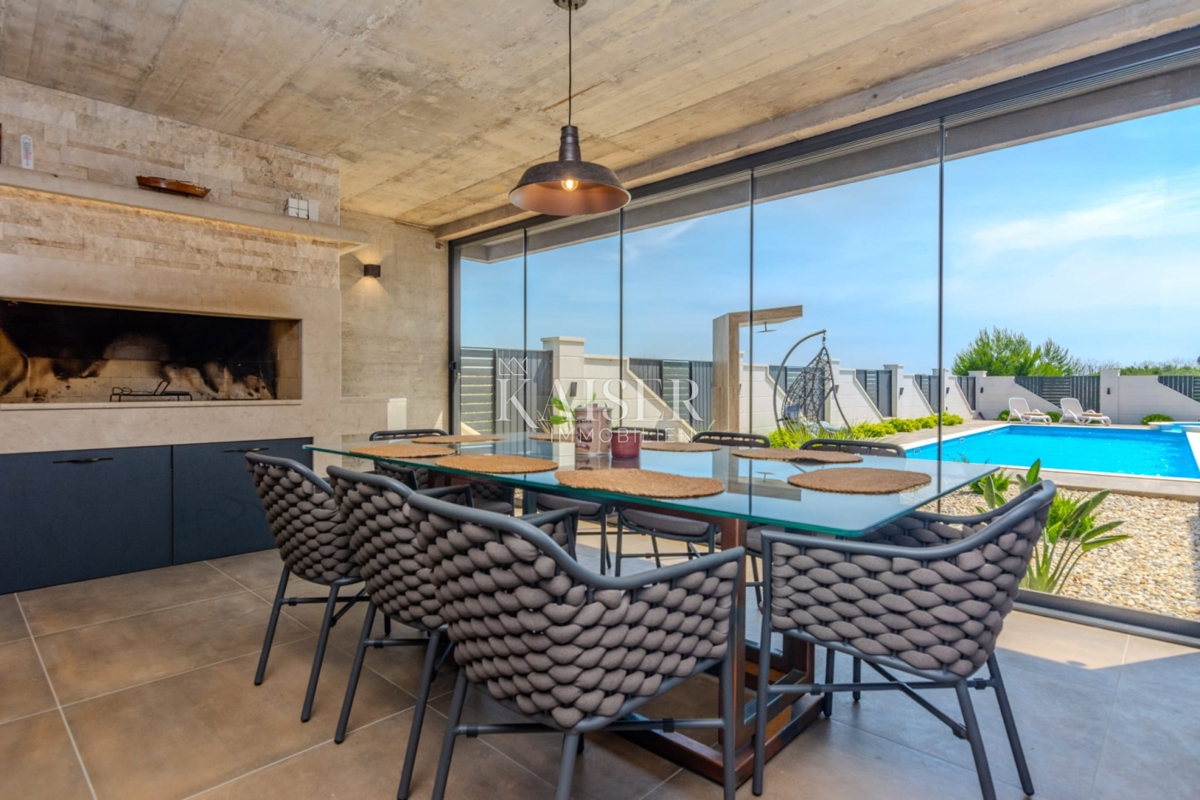 Zara, Privlaka – Villa moderna circondata da ulivi, vigneti e campi infiniti che si fondono con l’orizzonte del mare