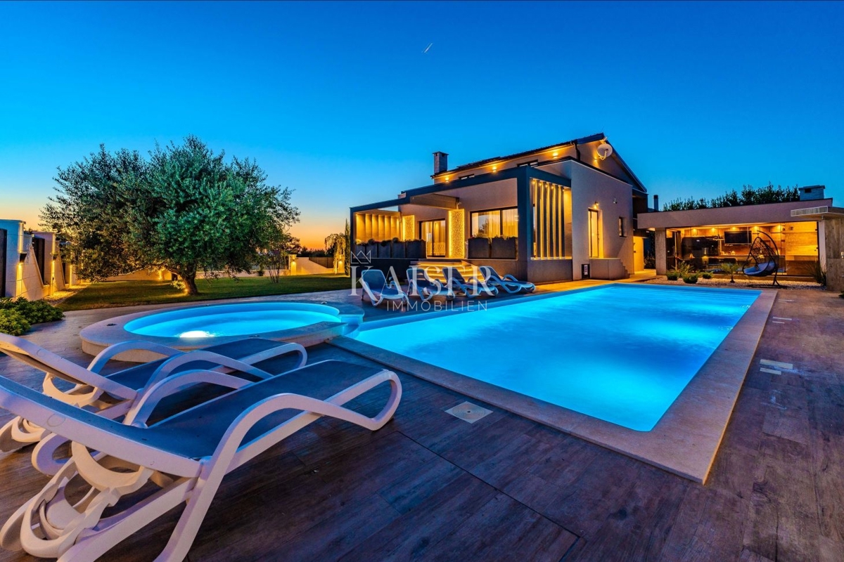 Zara, Privlaka – Villa moderna circondata da ulivi, vigneti e campi infiniti che si fondono con l’orizzonte del mare