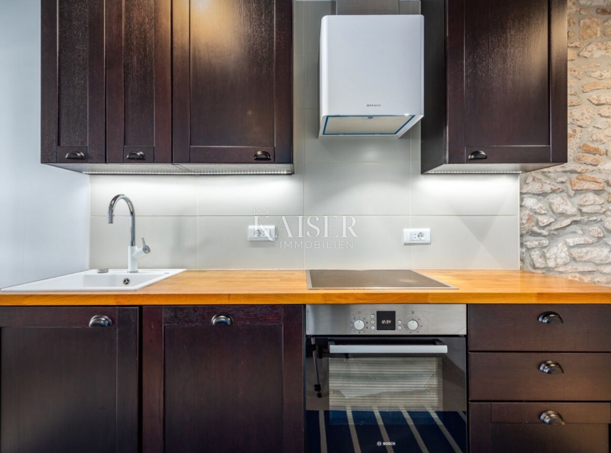 Istria, Labin - opportunità, casa con piscina su un grande terreno e vista mare, 120 m2 