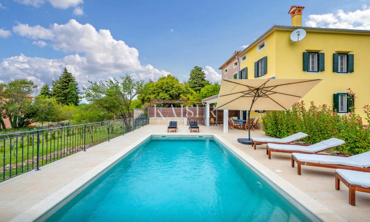 Istria, Labin - opportunità, casa con piscina su un grande terreno e vista mare, 120 m2 