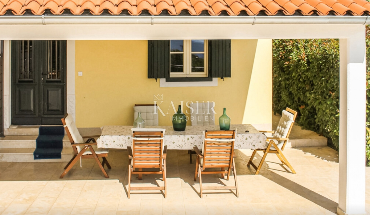 Istria, Labin - opportunità, casa con piscina su un grande terreno e vista mare, 120 m2 