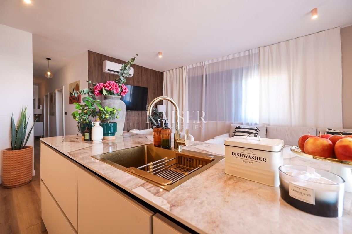 Zara, Višnjik – Attico di lusso in un nuovo edificio con terrazza sul tetto