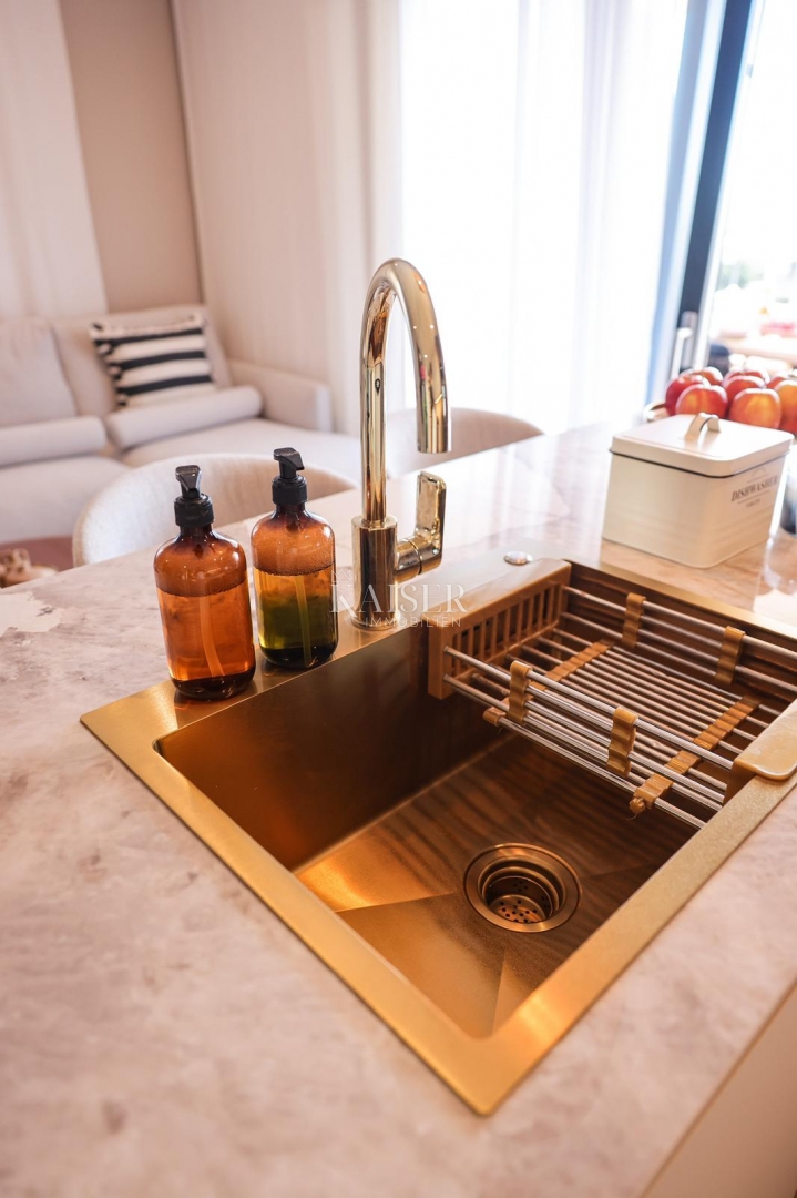 Zara, Višnjik – Attico di lusso in un nuovo edificio con terrazza sul tetto