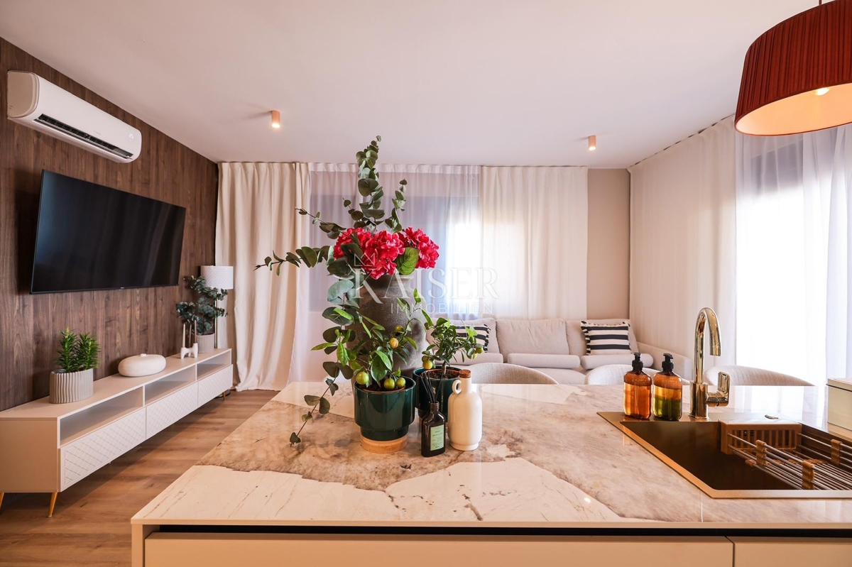 Zara, Višnjik – Attico di lusso in un nuovo edificio con terrazza sul tetto