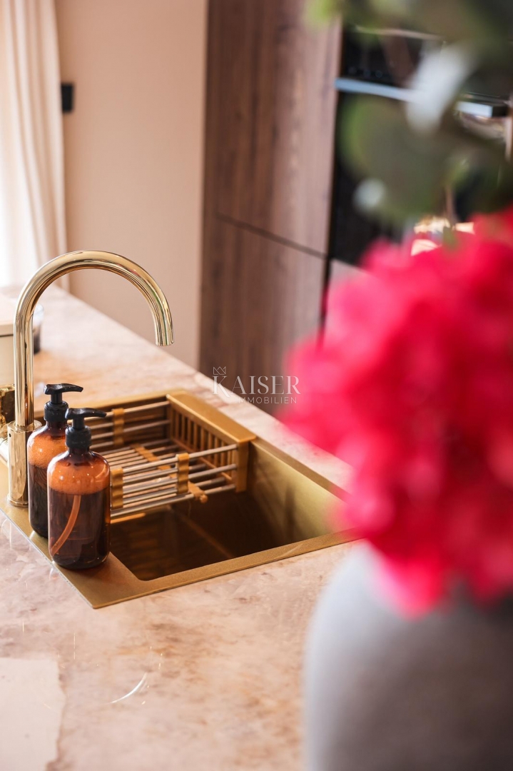 Zara, Višnjik – Attico di lusso in un nuovo edificio con terrazza sul tetto