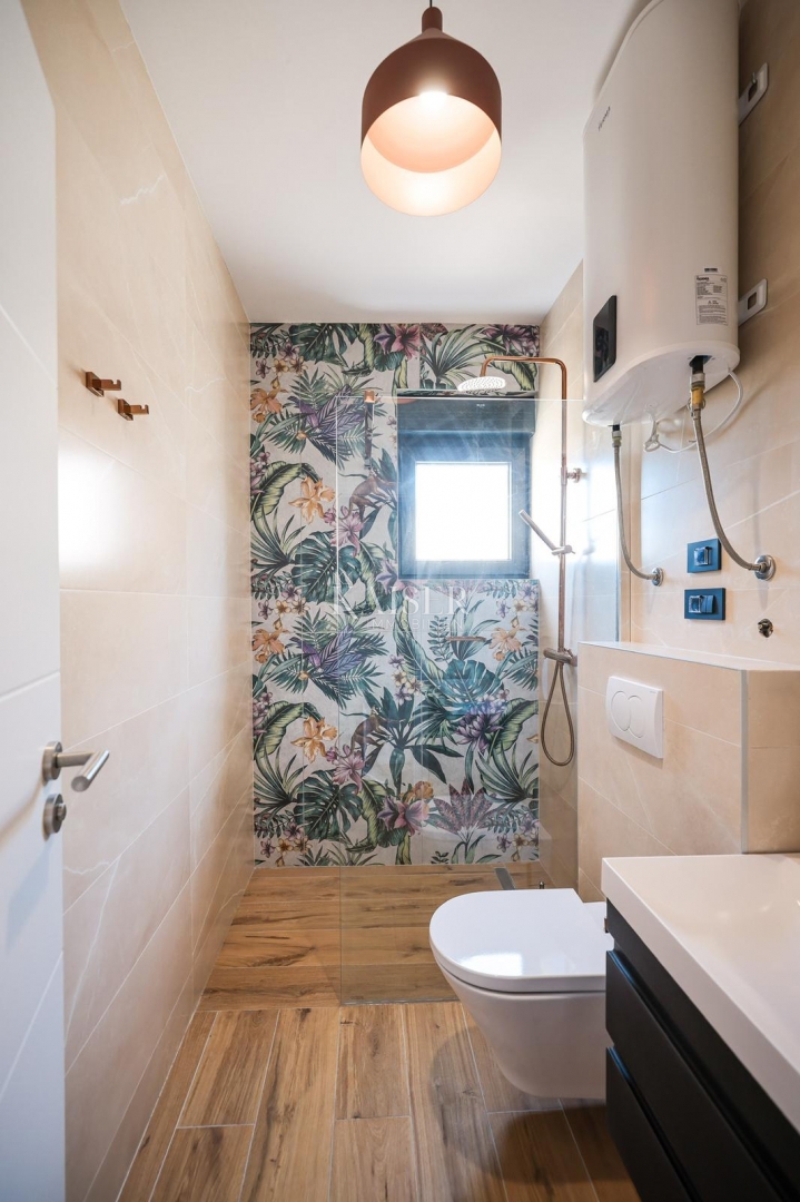 Zara, Višnjik – Attico di lusso in un nuovo edificio con terrazza sul tetto