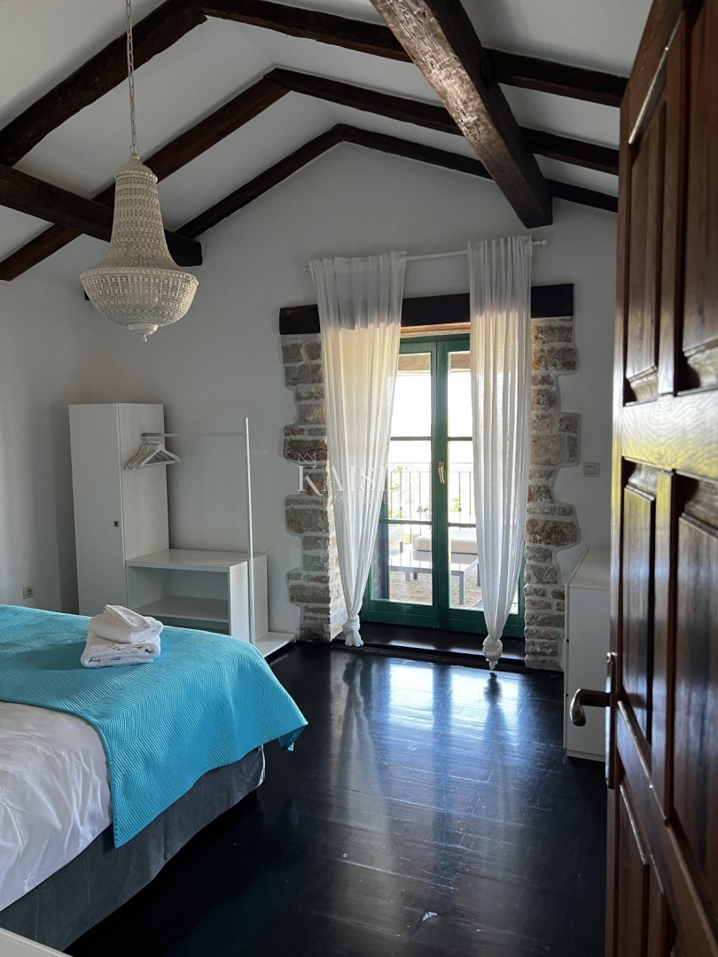 Istria, Tinjan - villa in pietra con piscina