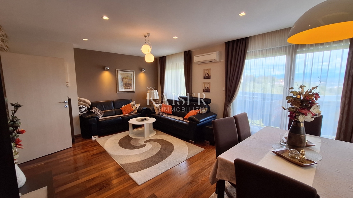 Opatija, Bregi, nuovo edificio, appartamento con tre camere da letto, 99 m2 con terrazza e camino