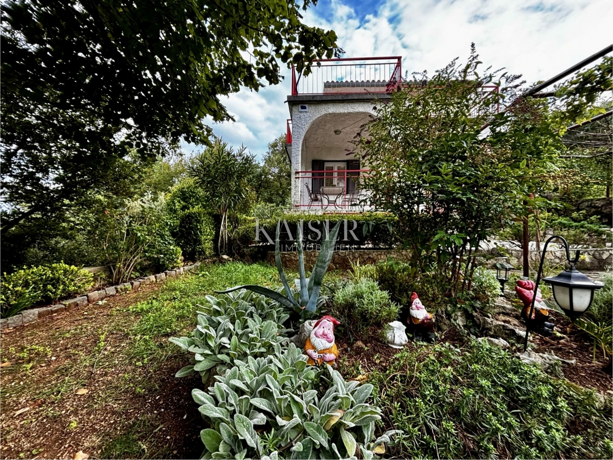 Opatija, Brseč - casa con due appartamenti, 90 m², a 600 m dal mare