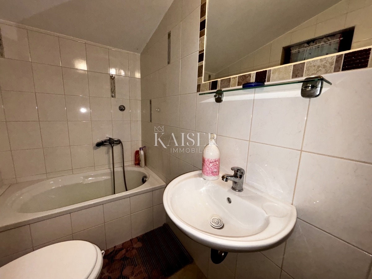 Opatija, Brseč - casa con due appartamenti, 90 m², a 600 m dal mare