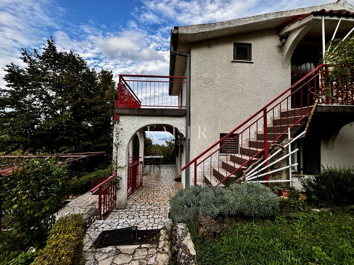 Opatija, Brseč - casa con due appartamenti, 90 m², a 600 m dal mare