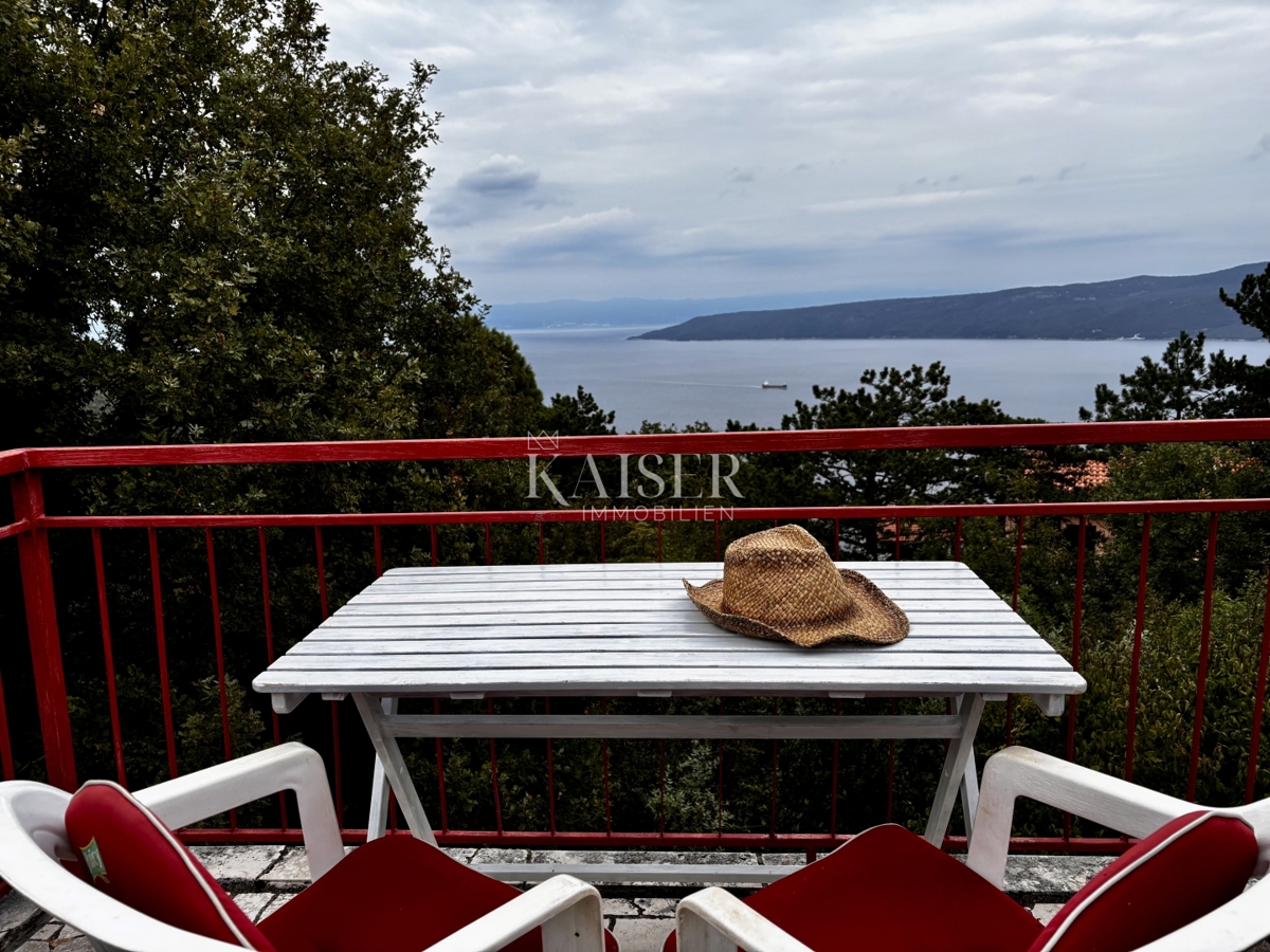 Opatija, Brseč - casa con due appartamenti, 90 m², a 600 m dal mare