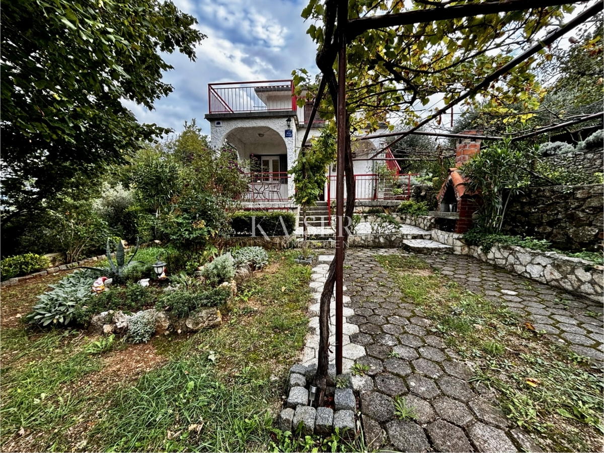 Opatija, Brseč - casa con due appartamenti, 90 m², a 600 m dal mare