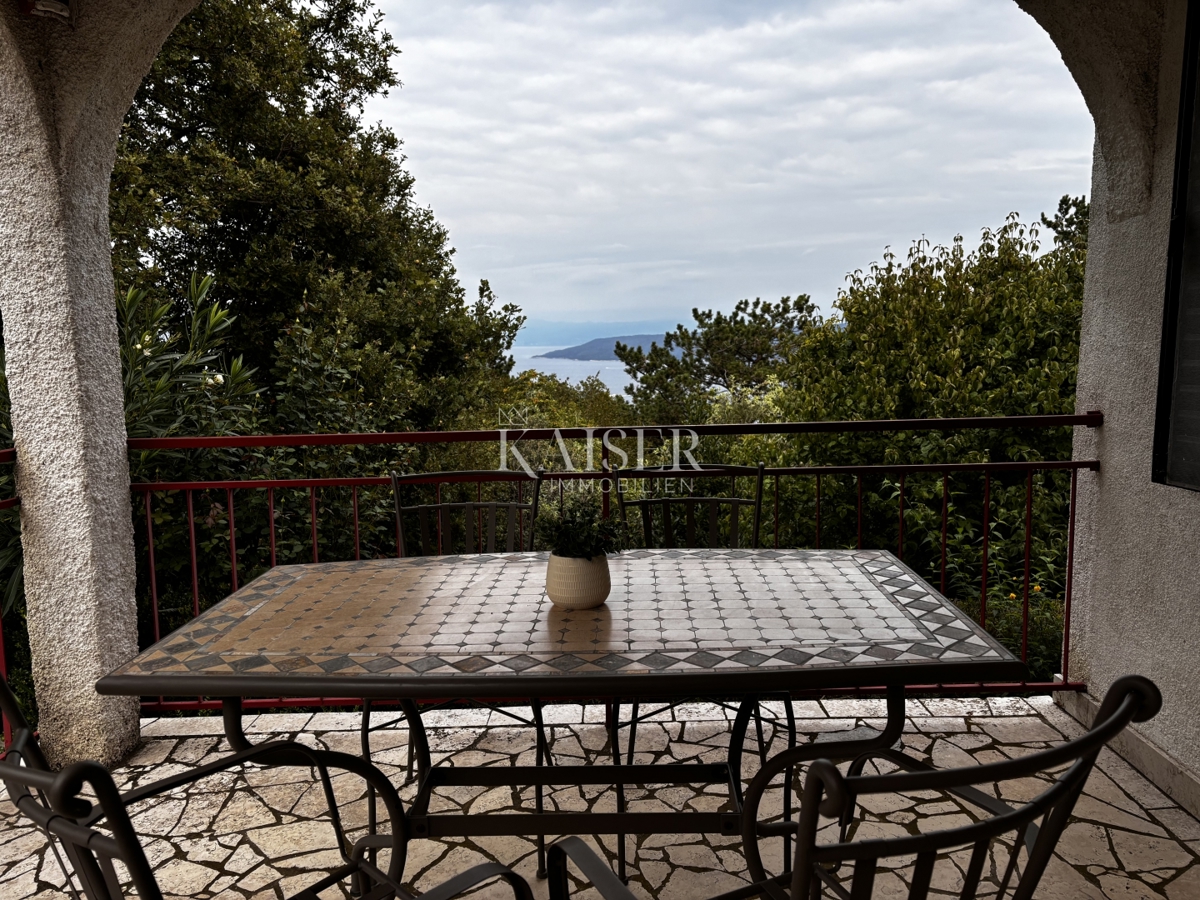Opatija, Brseč - casa con due appartamenti, 90 m², a 600 m dal mare
