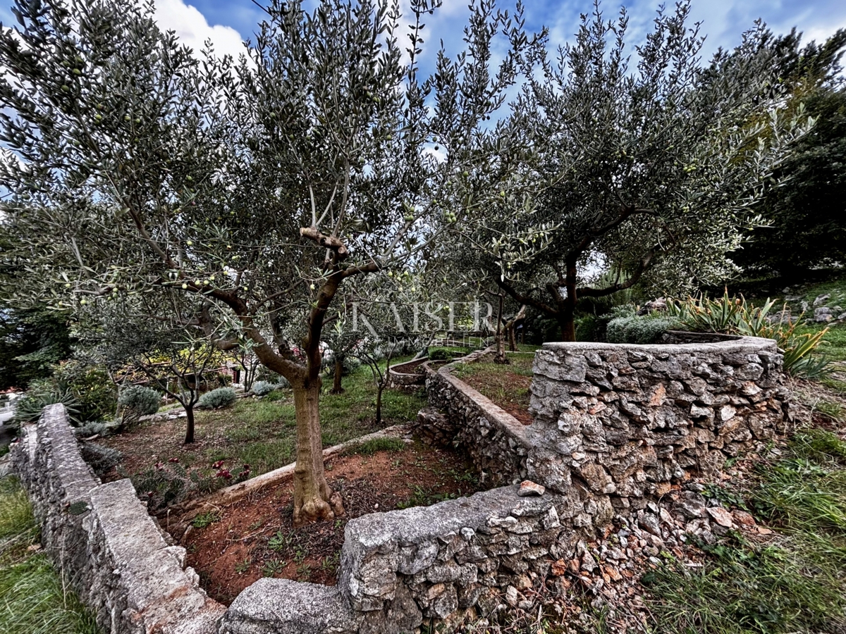 Opatija, Brseč - casa con due appartamenti, 90 m², a 600 m dal mare