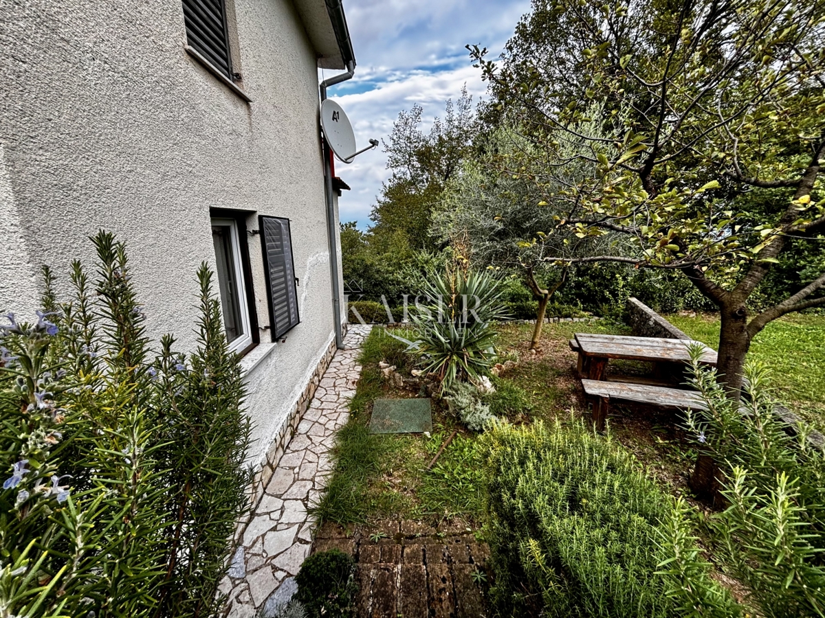 Opatija, Brseč - casa con due appartamenti, 90 m², a 600 m dal mare