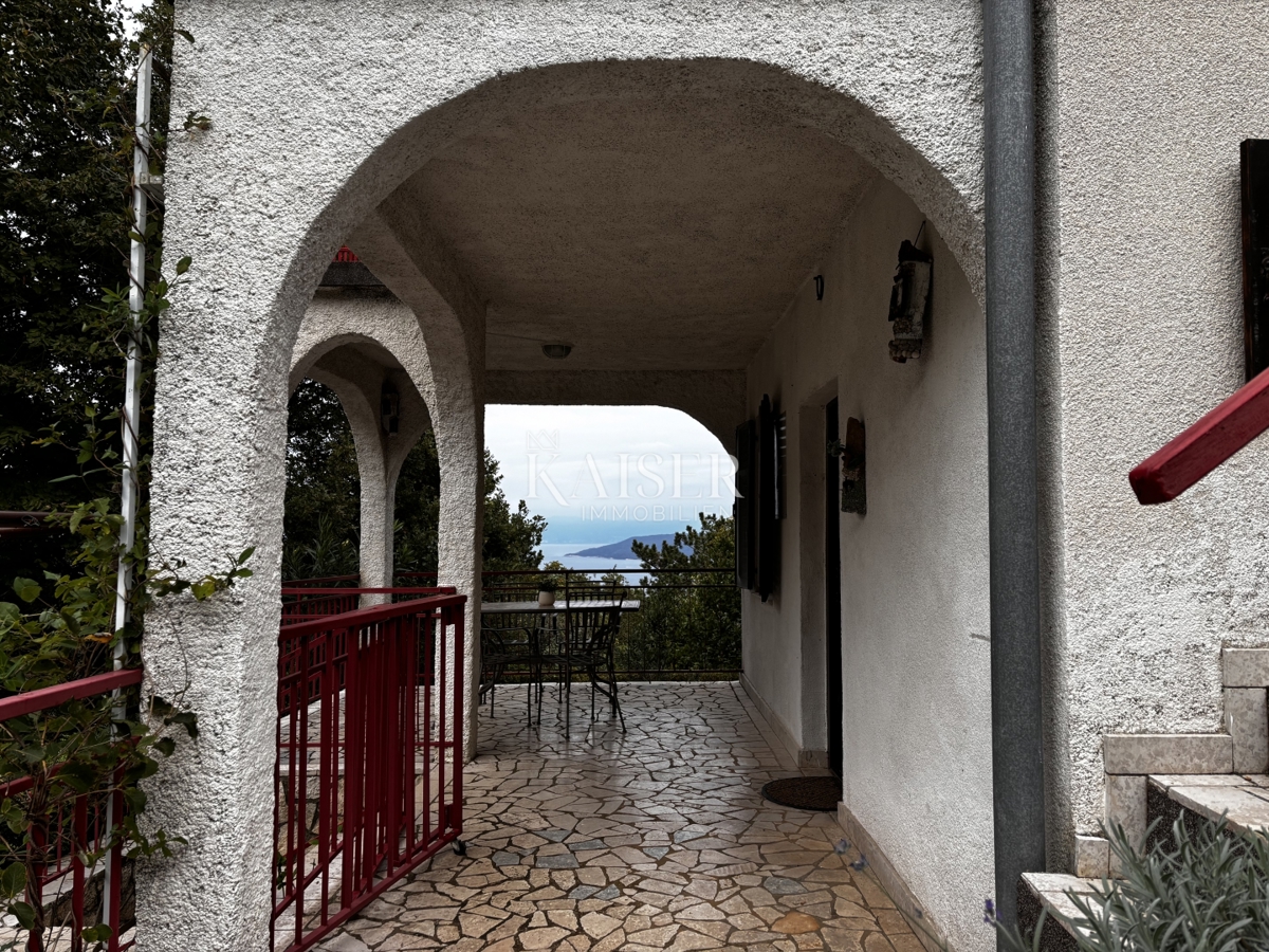 Opatija, Brseč - casa con due appartamenti, 90 m², a 600 m dal mare