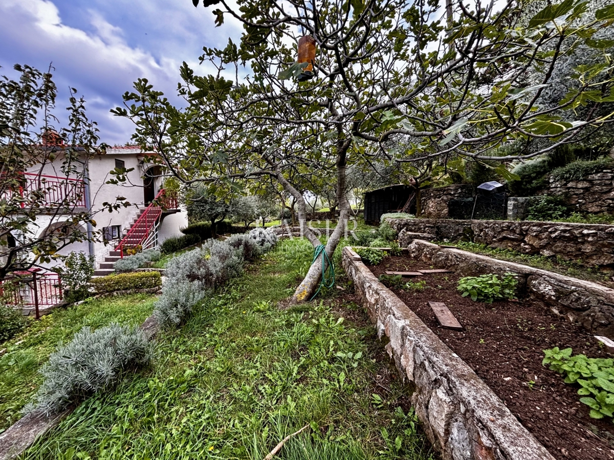 Opatija, Brseč - casa con due appartamenti, 90 m², a 600 m dal mare