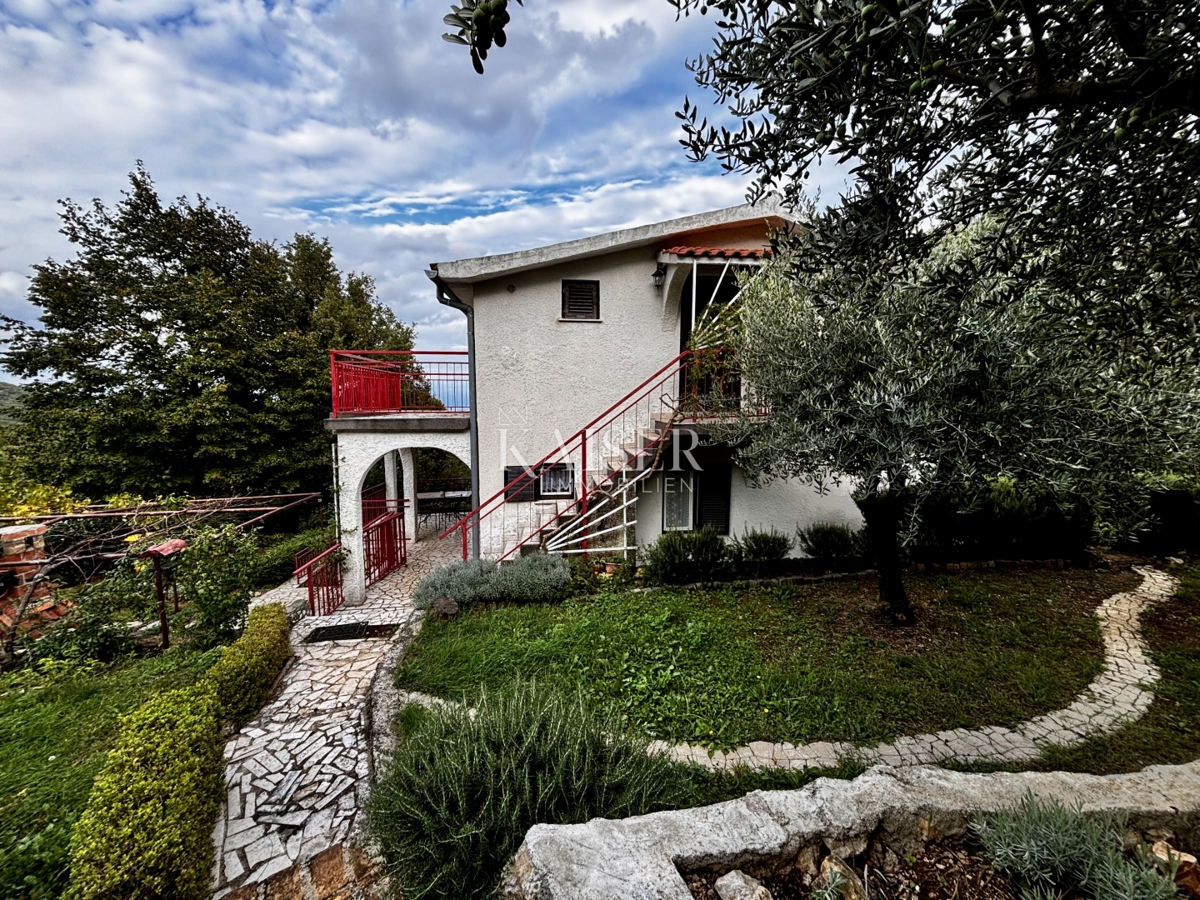 Opatija, Brseč - casa con due appartamenti, 90 m², a 600 m dal mare