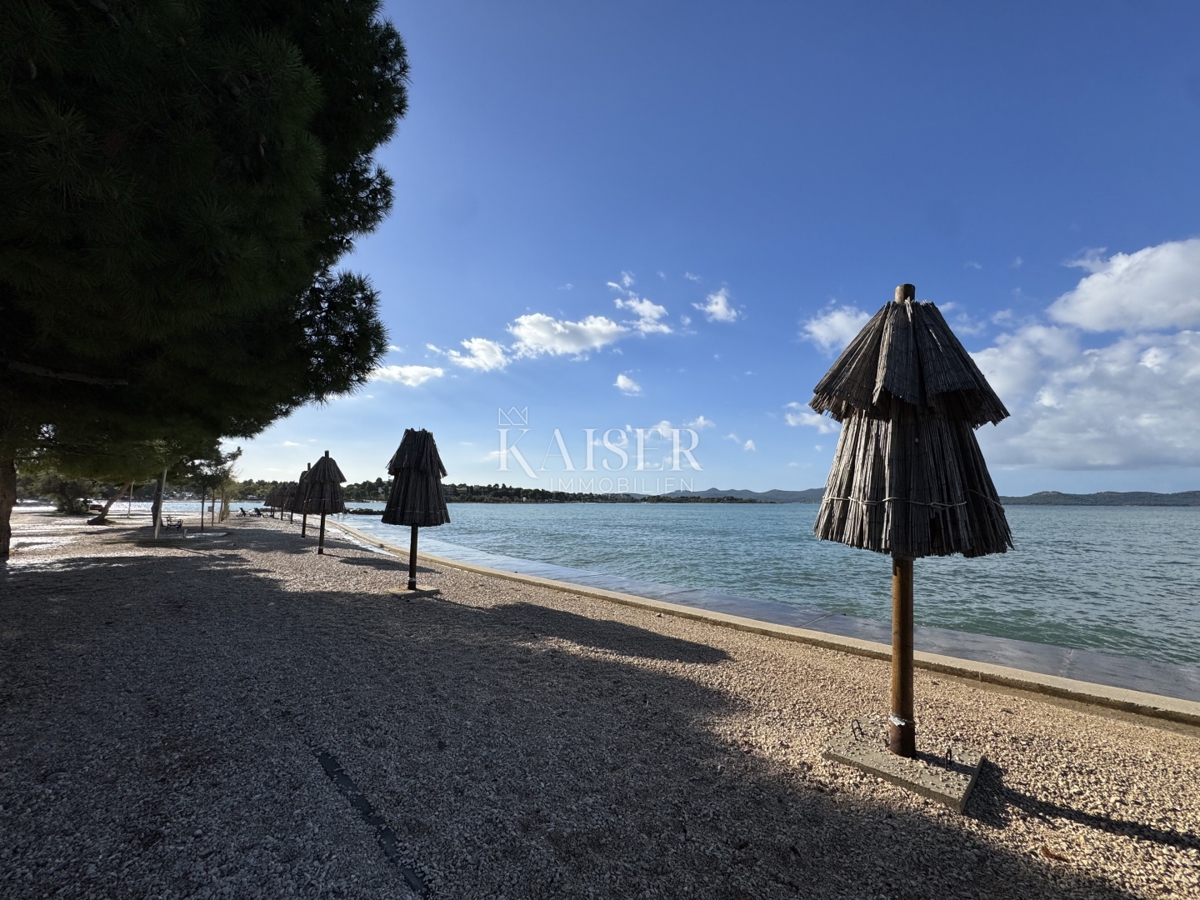 Lussuoso appartamento arredato con 3 camere da letto S2 con ampio giardino privato di 160 m² - 70 m dal mare