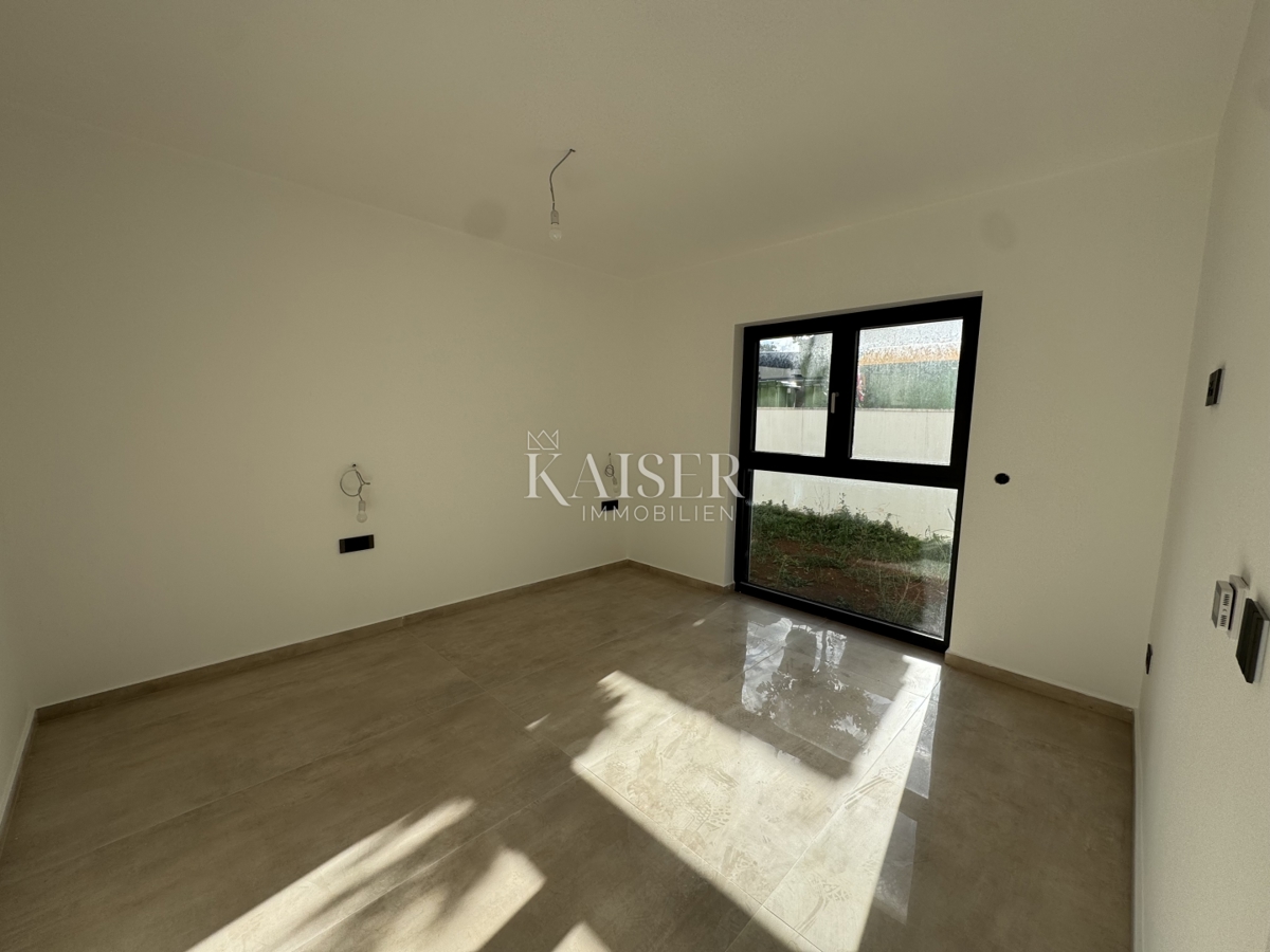 Lussuoso appartamento arredato con 3 camere da letto S2 con ampio giardino privato di 160 m² - 70 m dal mare