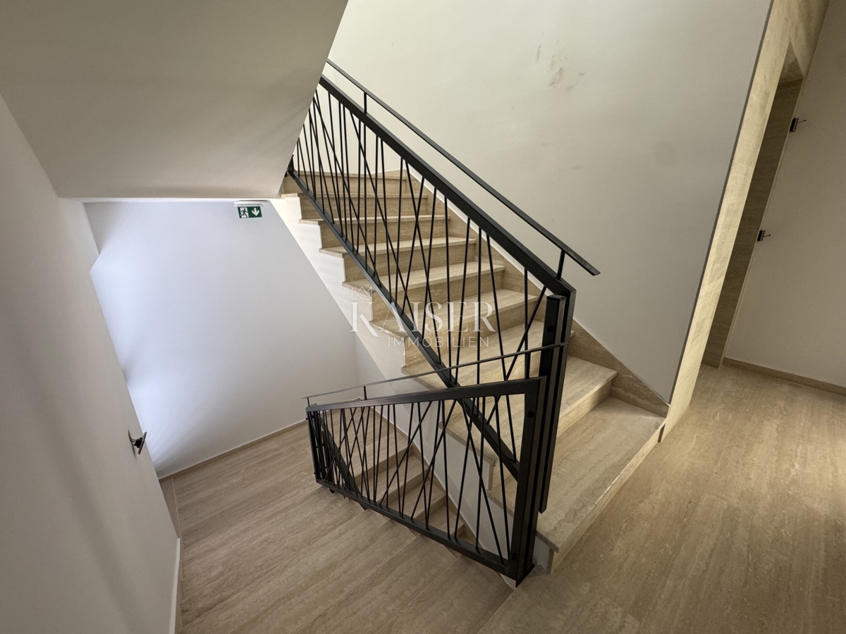 Lussuoso appartamento arredato con 3 camere da letto S2 con ampio giardino privato di 160 m² - 70 m dal mare