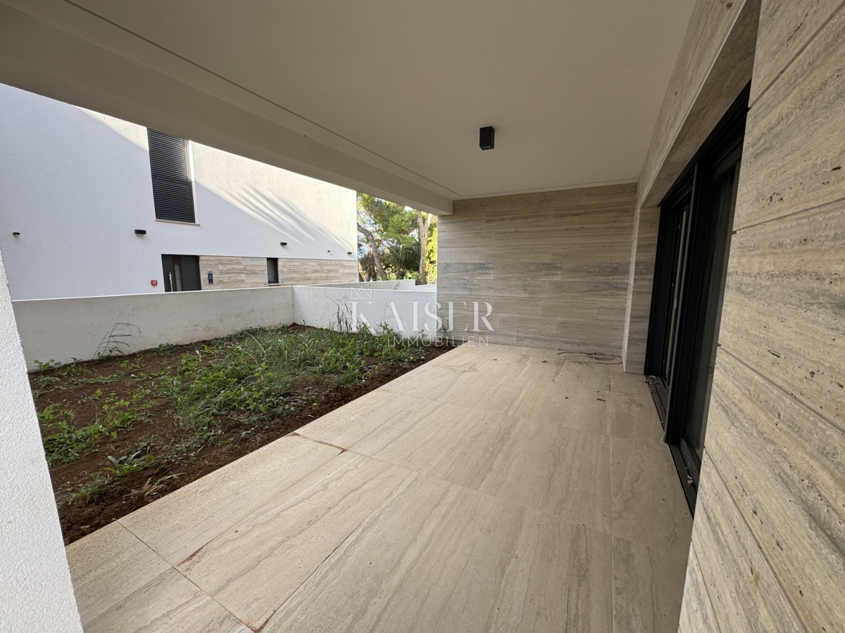 Lussuoso appartamento arredato con 3 camere da letto S2 con ampio giardino privato di 160 m² - 70 m dal mare