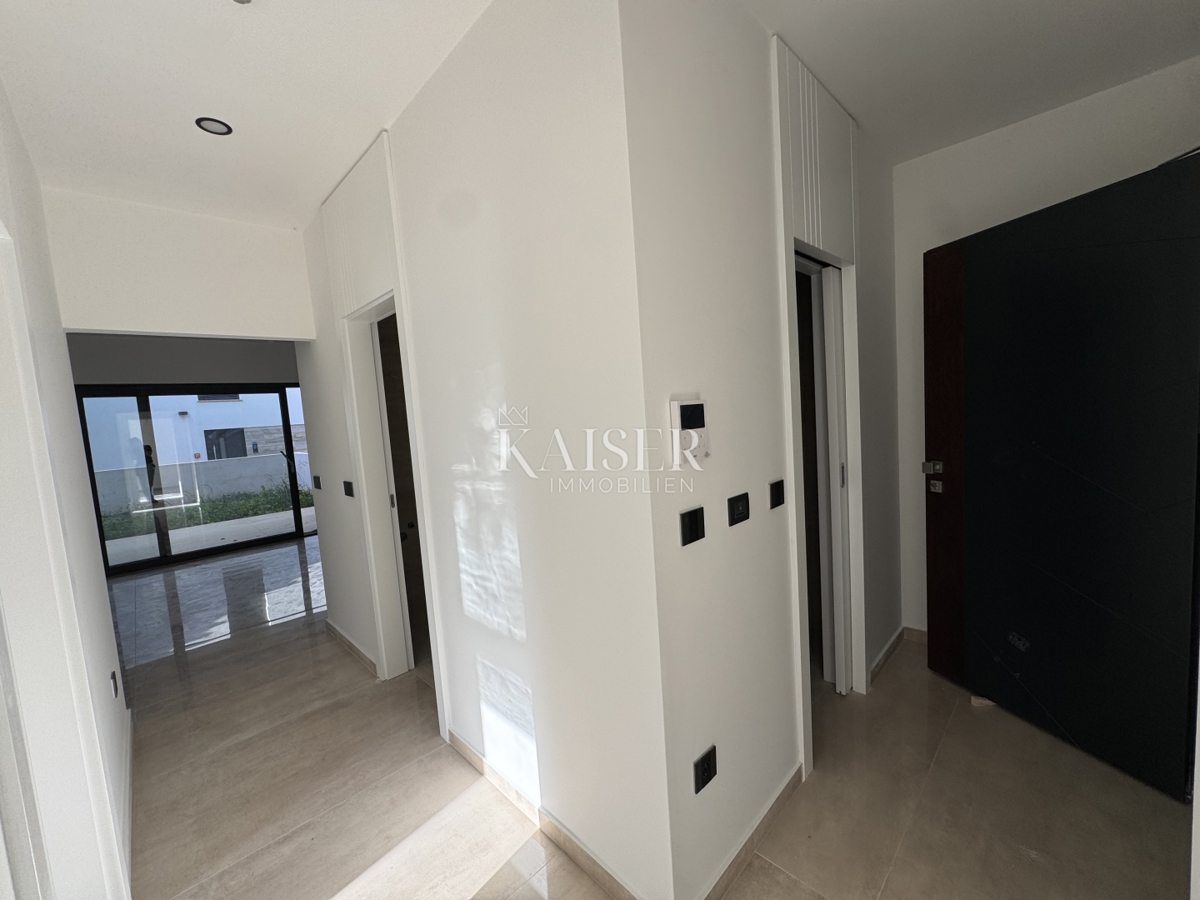 Lussuoso appartamento arredato con 3 camere da letto S2 con ampio giardino privato di 160 m² - 70 m dal mare