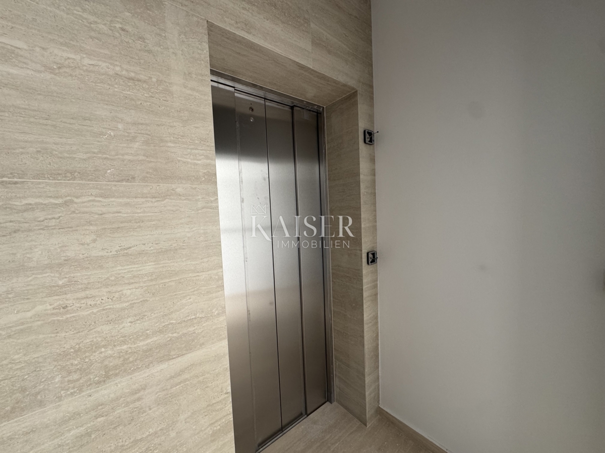 Lussuoso appartamento arredato con 3 camere da letto S2 con ampio giardino privato di 160 m² - 70 m dal mare