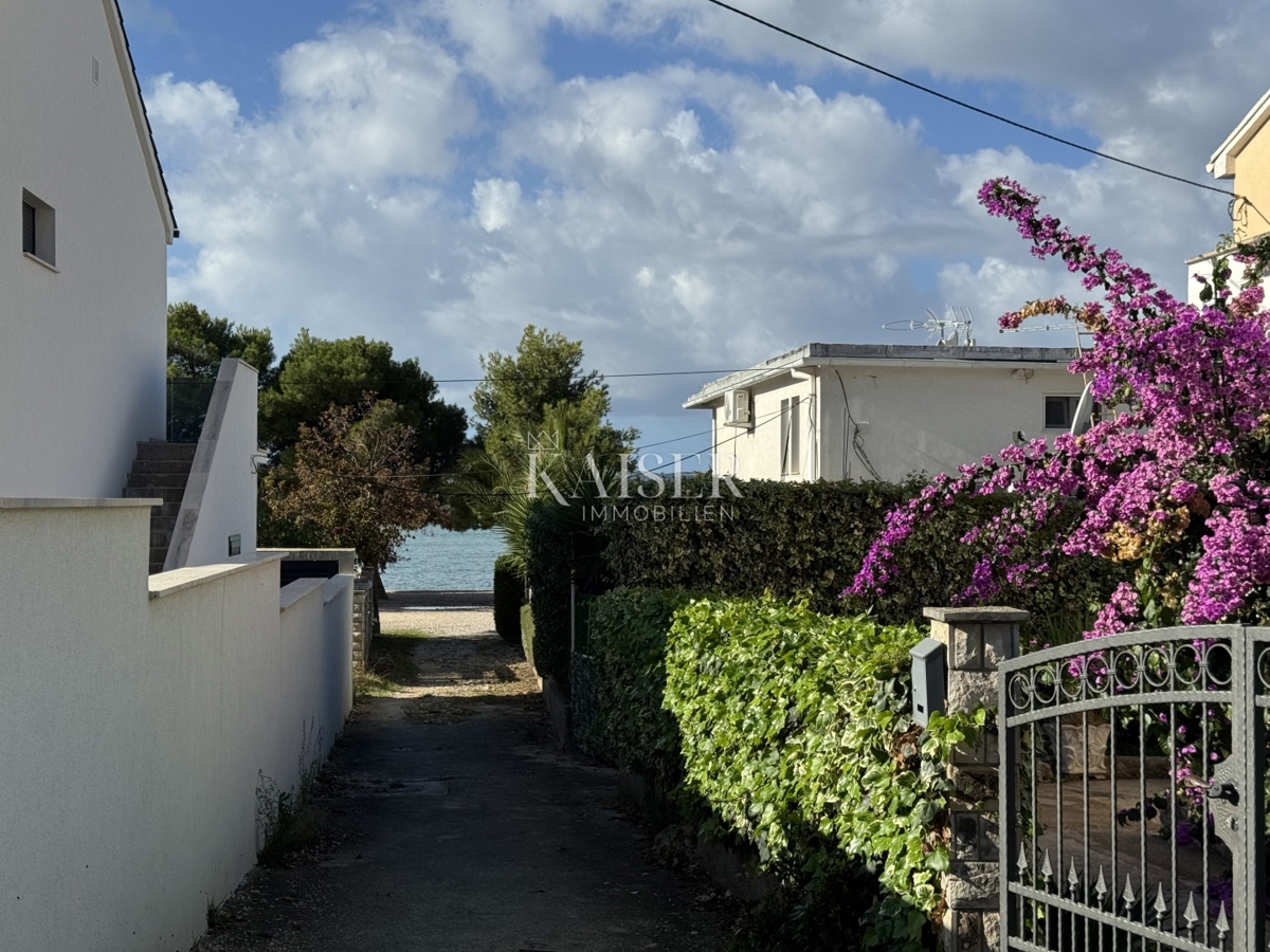 Lussuoso appartamento arredato con 3 camere da letto S2 con ampio giardino privato di 160 m² - 70 m dal mare