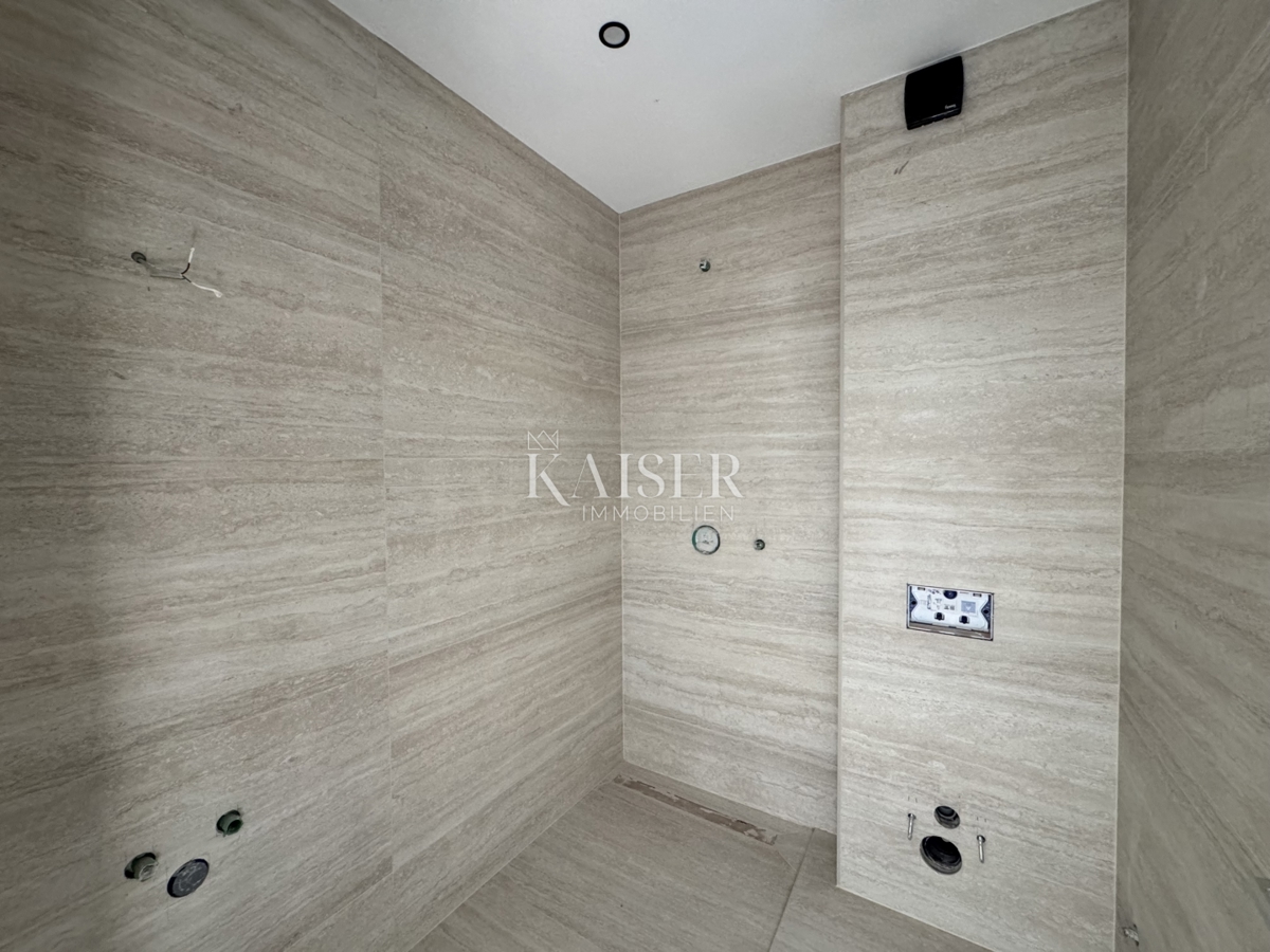 Lussuoso appartamento arredato con 3 camere da letto S2 con ampio giardino privato di 160 m² - 70 m dal mare