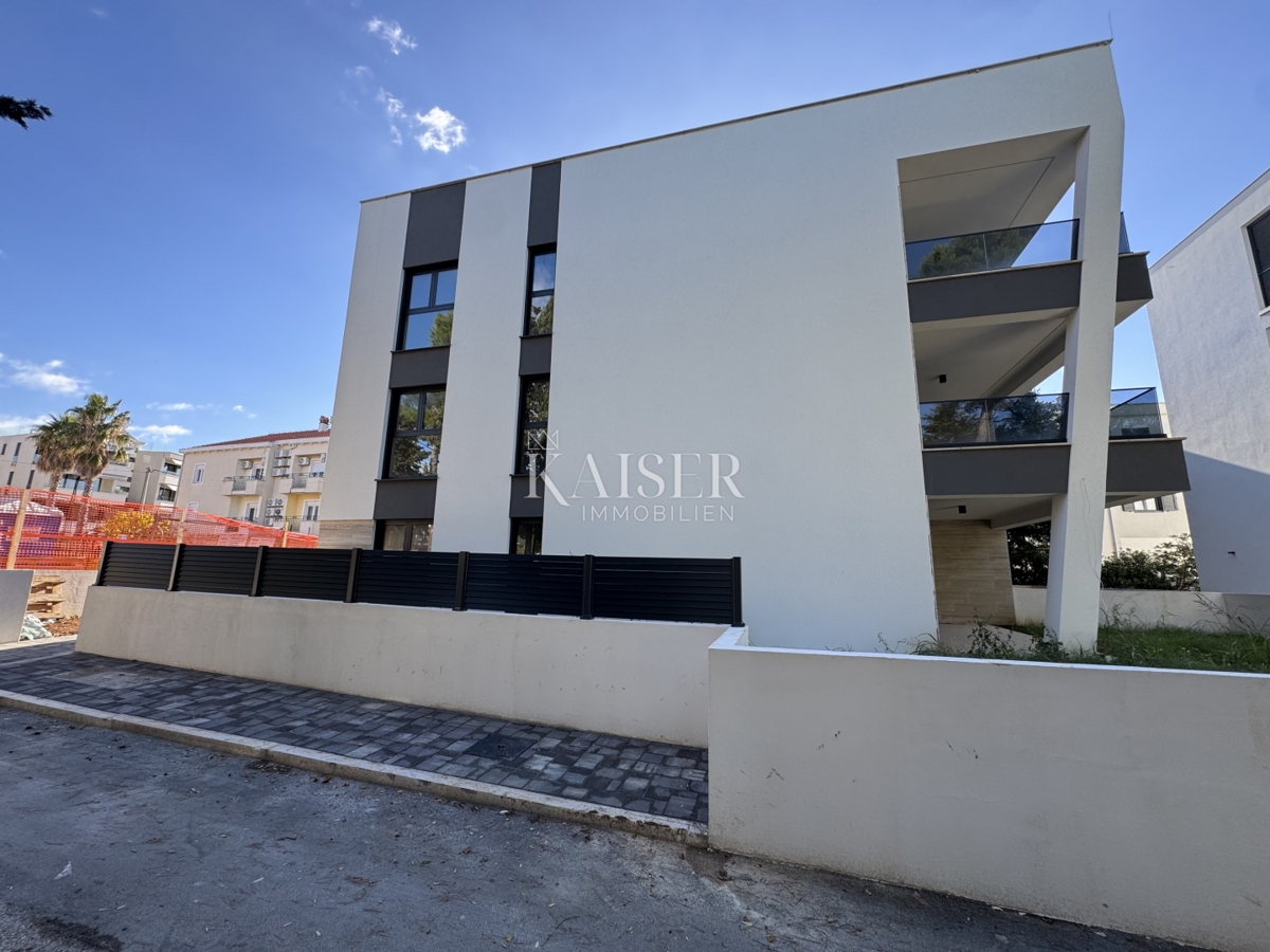 Lussuoso appartamento arredato con 3 camere da letto S2 con ampio giardino privato di 160 m² - 70 m dal mare