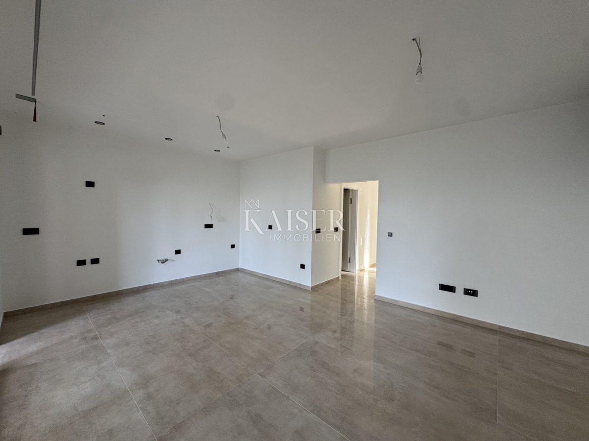 Lussuoso appartamento arredato con 3 camere da letto S2 con ampio giardino privato di 160 m² - 70 m dal mare